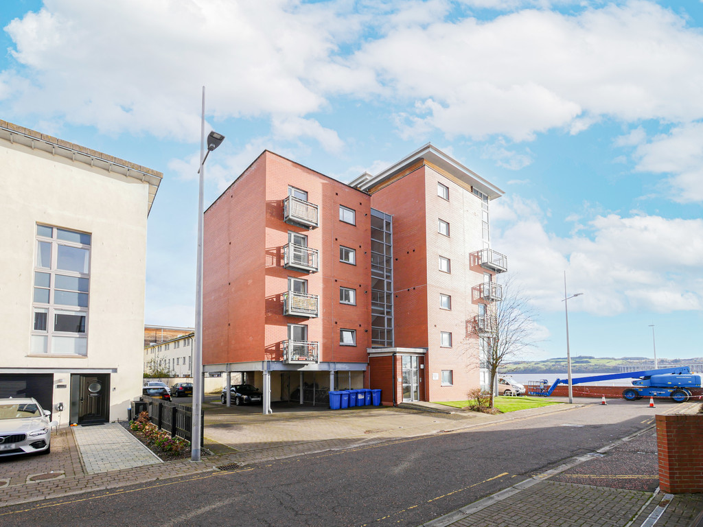 2 bed Apartment for rent in Scotland. From Martin & Co - Dundee