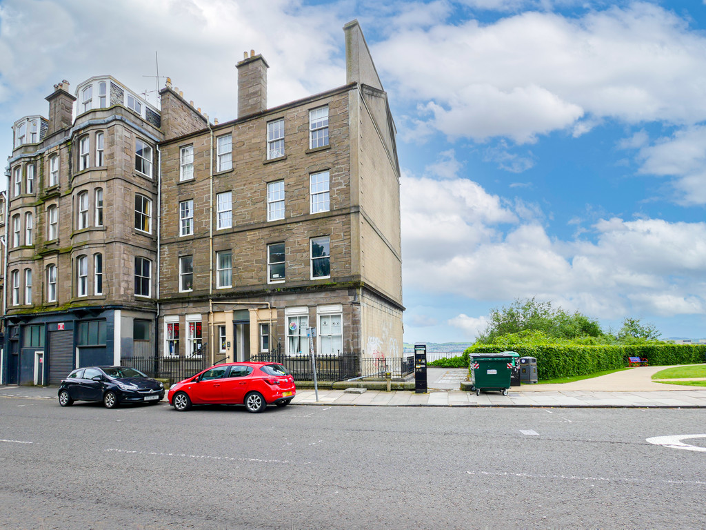 2 bed 1st Floor Flat for rent in Dundee. From Martin & Co - Dundee