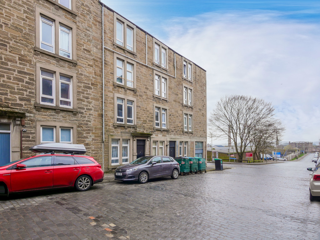 1 bed Studio for rent in     . From Martin & Co - Dundee