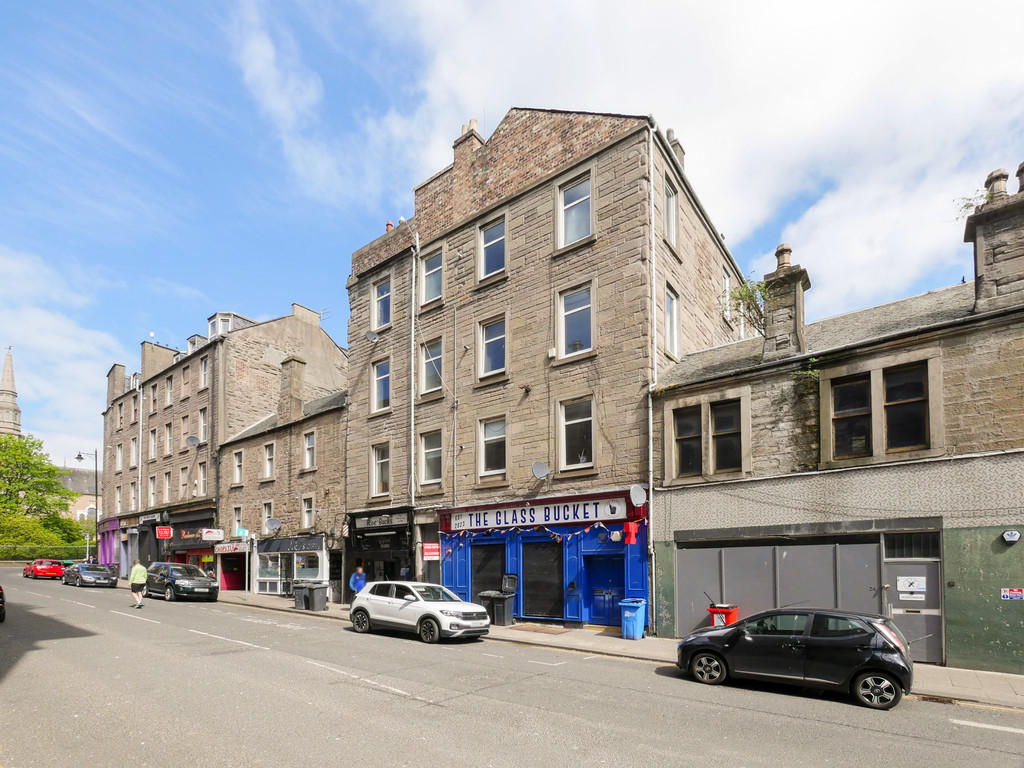 2 bed 1st Floor Flat for rent in .. From Martin & Co - Dundee