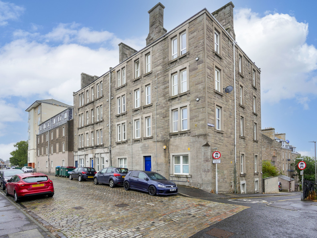 2 bed 1st Floor Flat for rent in Scotland. From Martin & Co - Dundee
