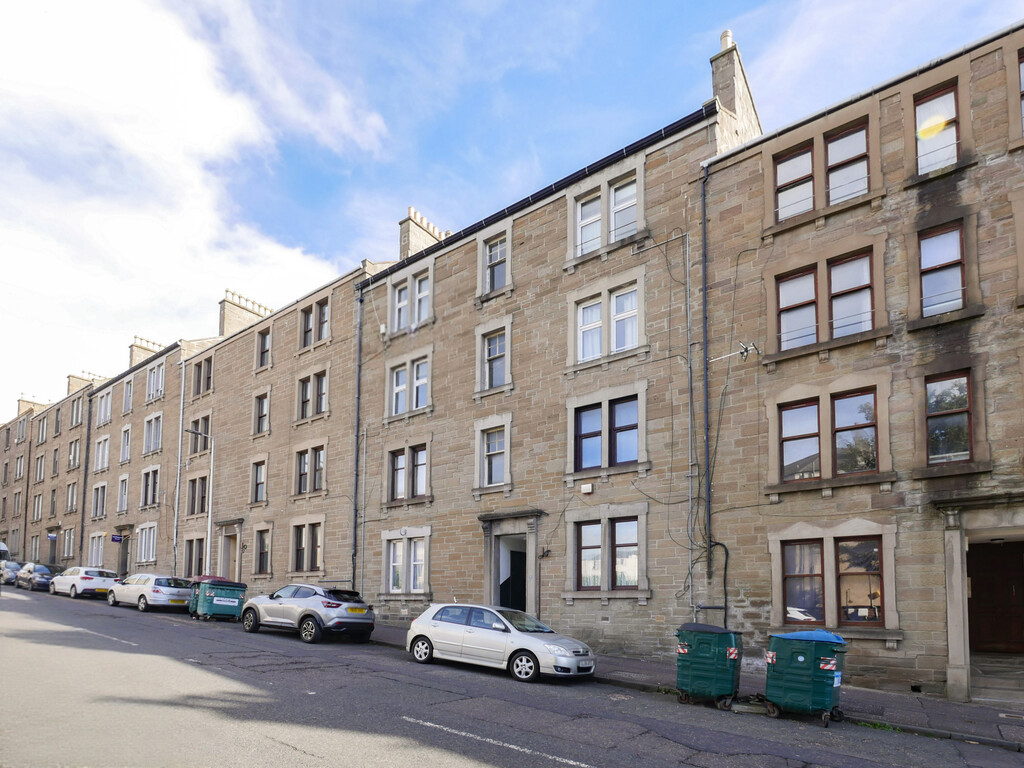 1 bed 1st Floor Flat for rent in Bridgefoot. From Martin & Co - Dundee