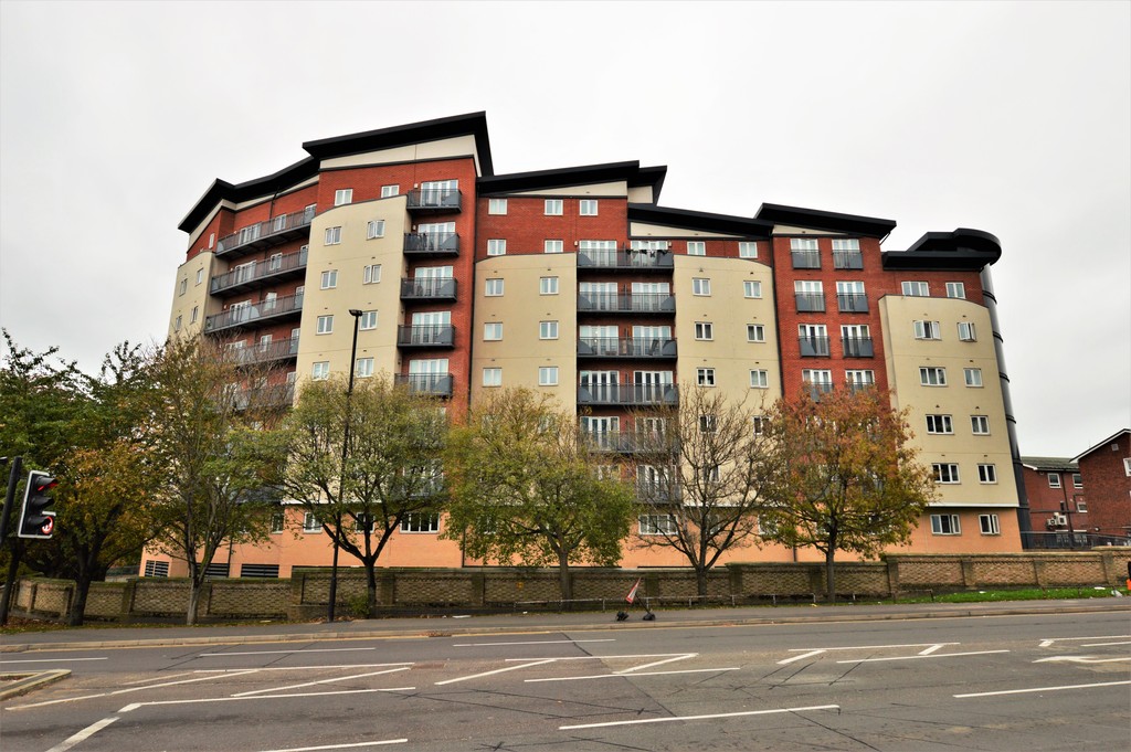 2 bed Apartment for rent in Berkshire. From Martin & Co - Slough
