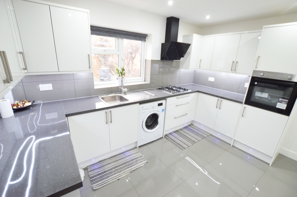 4 bed Semi Detached for rent in Berks. From Martin & Co - Slough 4 bed Semi Detached for rent in Berks. From Martin & Co - Slough