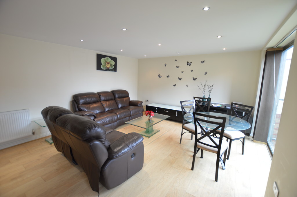 2 bed Apartment for rent in Berkshire. From Martin & Co - Slough 2 bed Apartment for rent in Berkshire. From Martin & Co - Slough