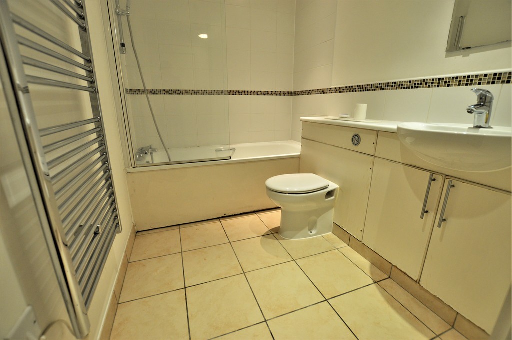 2 bed 1st Floor Flat for rent in Slough. From Martin & Co - Slough