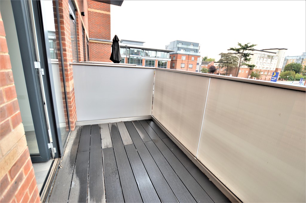 1 bed Apartment for rent in Berkshire. From Martin & Co - Slough