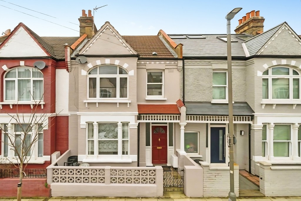 4 bed Mid Terraced House for rent in London. From Martin & Co - Balham 4 bed Mid Terraced House for rent in London. From Martin & Co - Balham