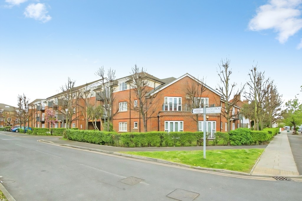 2 bed 1st Floor Flat for rent in Streatham. From Martin & Co - Balham