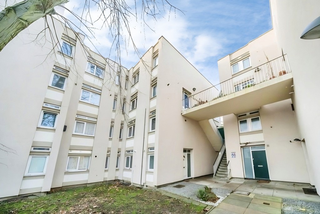 3 bed Ground Floor Flat for rent in London . From Martin & Co - Balham