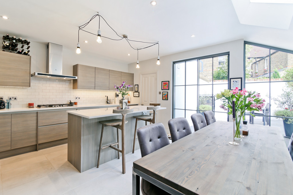 4 bed Mid Terraced House for rent in London . From Martin & Co - Balham