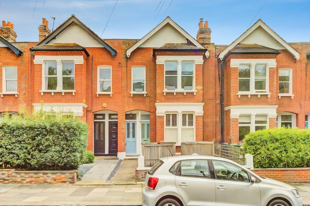 3 bed Ground Floor Flat for rent in Streatham. From Martin & Co - Balham