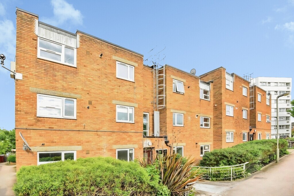 1 bed 1st Floor Flat for rent in Streatham. From Martin & Co - Balham