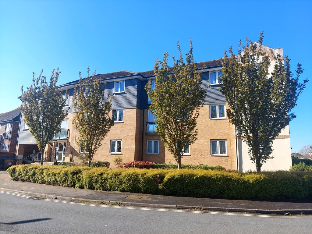 1 bed Apartment for rent in Surrey. From Martin & Co - Staines