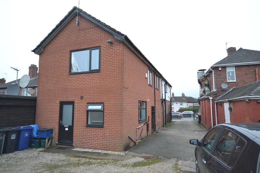2 bed 1st Floor Flat for rent in Newcastle-under-Lyme. From Martin & Co - Stoke On Trent