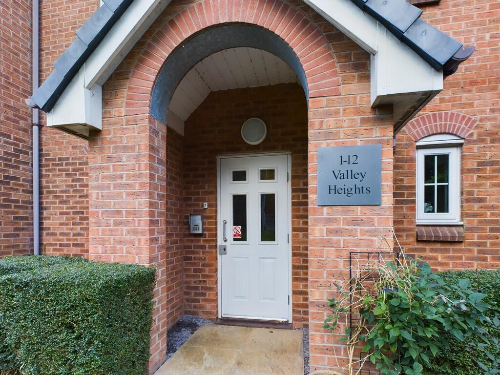 2 bed 1st Floor Flat for rent in Newcastle-under-Lyme. From Martin & Co - Stoke On Trent 2 bed 1st Floor Flat for rent in Newcastle-under-Lyme. From Martin & Co - Stoke On Trent