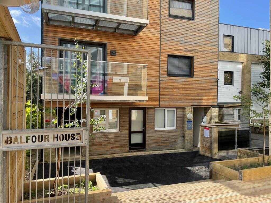 3 bed Apartment for rent in Winchester. From Martin & Co - Winchester