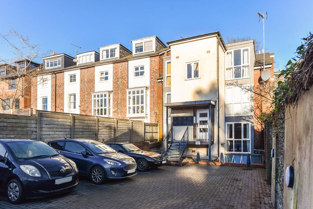 1 bed Apartment for rent in Winchester. From Martin & Co - Winchester 1 bed Apartment for rent in Winchester. From Martin & Co - Winchester