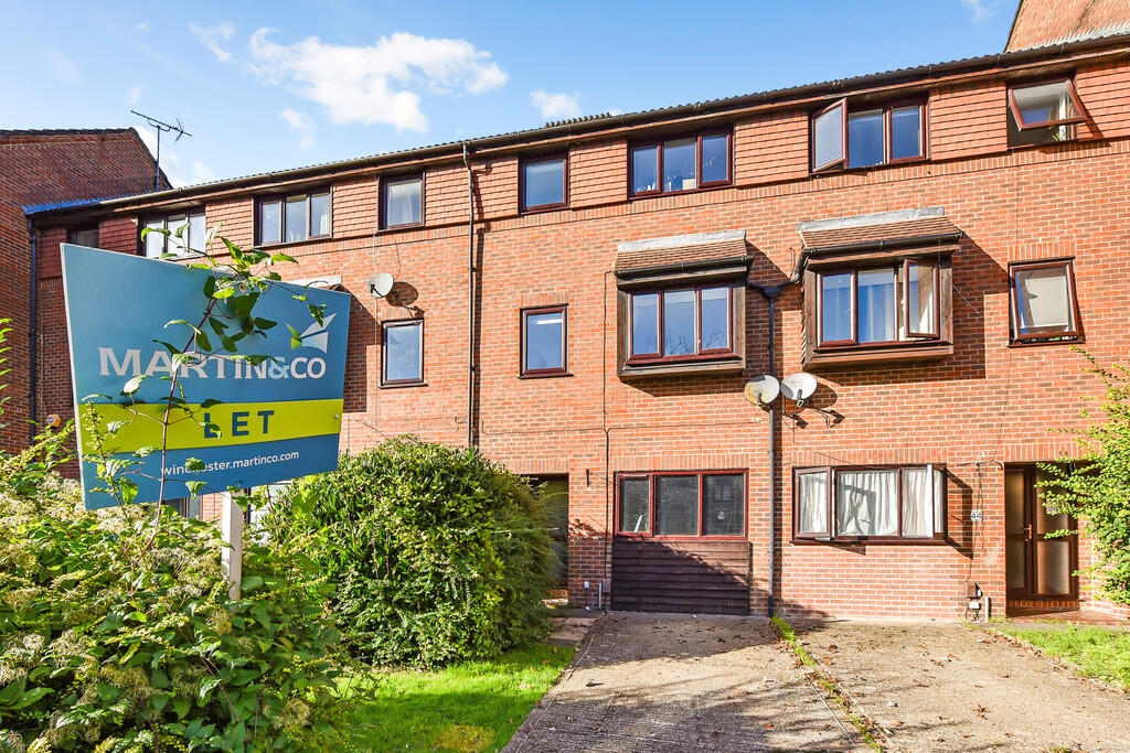 6 bed Mid Terraced House for rent in Winchester. From Martin & Co - Winchester