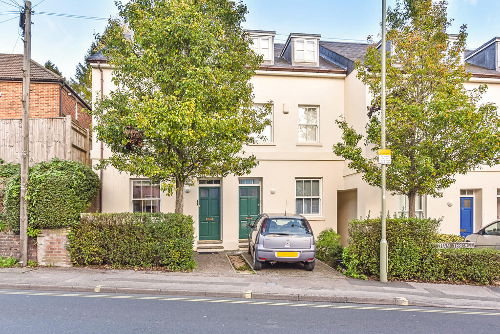 2 bed Apartment for rent in Winchester. From Martin & Co - Winchester