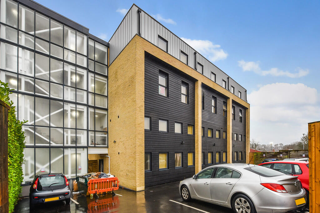 2 bed Apartment for rent in Winchester. From Martin & Co - Winchester