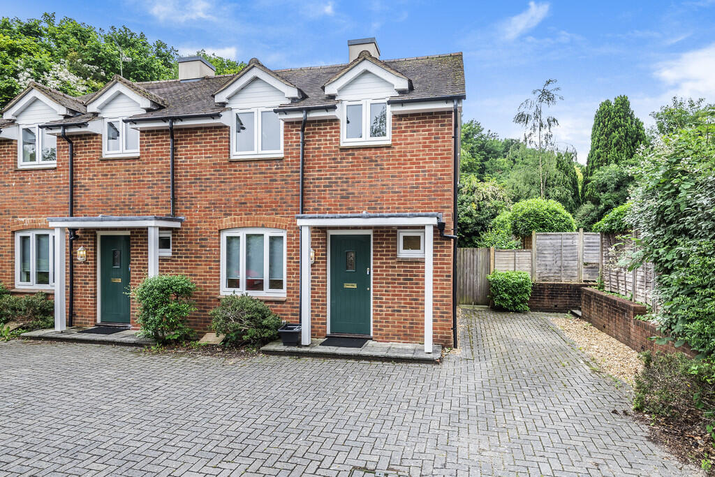 5 bed Semi Detached for rent in Winchester. From Martin & Co - Winchester