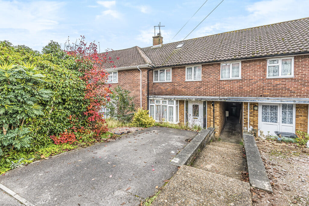 5 bed Mid Terraced House for rent in Winchester. From Martin & Co - Winchester