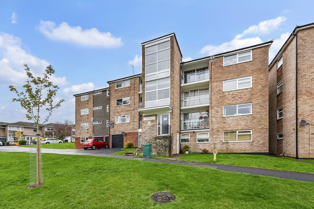 4 bed Apartment for rent in Winchester. From Martin & Co - Winchester