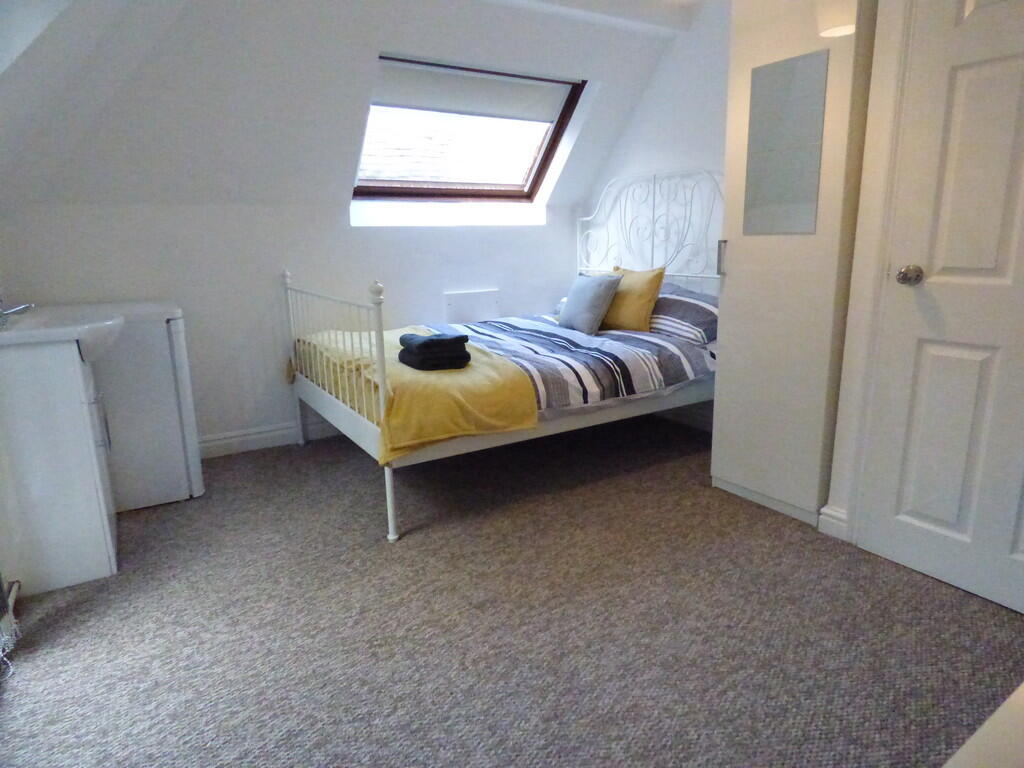1 bed House Share for rent in Winchester. From Martin & Co - Winchester