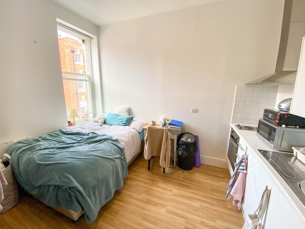 0 bed Apartment for rent in Winchester. From Martin & Co - Winchester