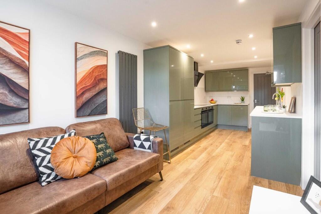 6 bed House Share for rent in Harestock. From Martin & Co - Winchester