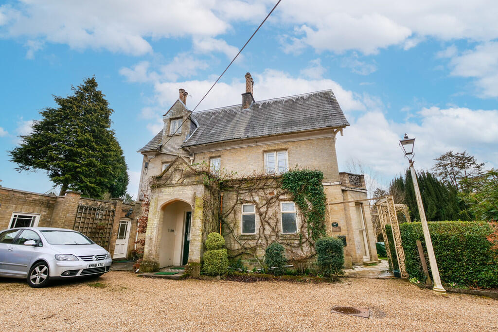 1 bed Mews for rent in Winchester. From Martin & Co - Winchester