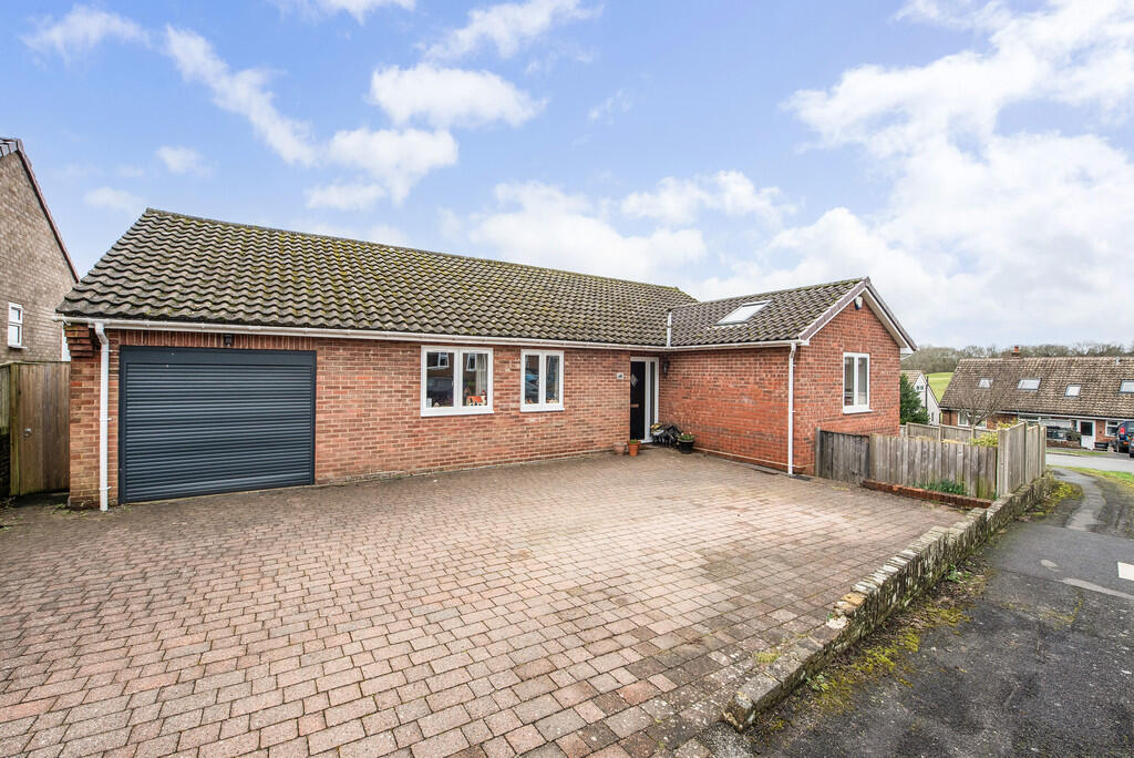 3 bed Detached bungalow for rent in Harestock. From Martin & Co - Winchester
