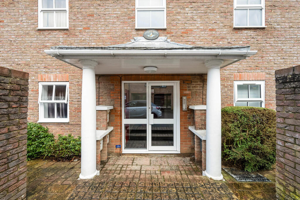 1 bed House (unspecified) for rent in Alton. From Martin & Co - Winchester