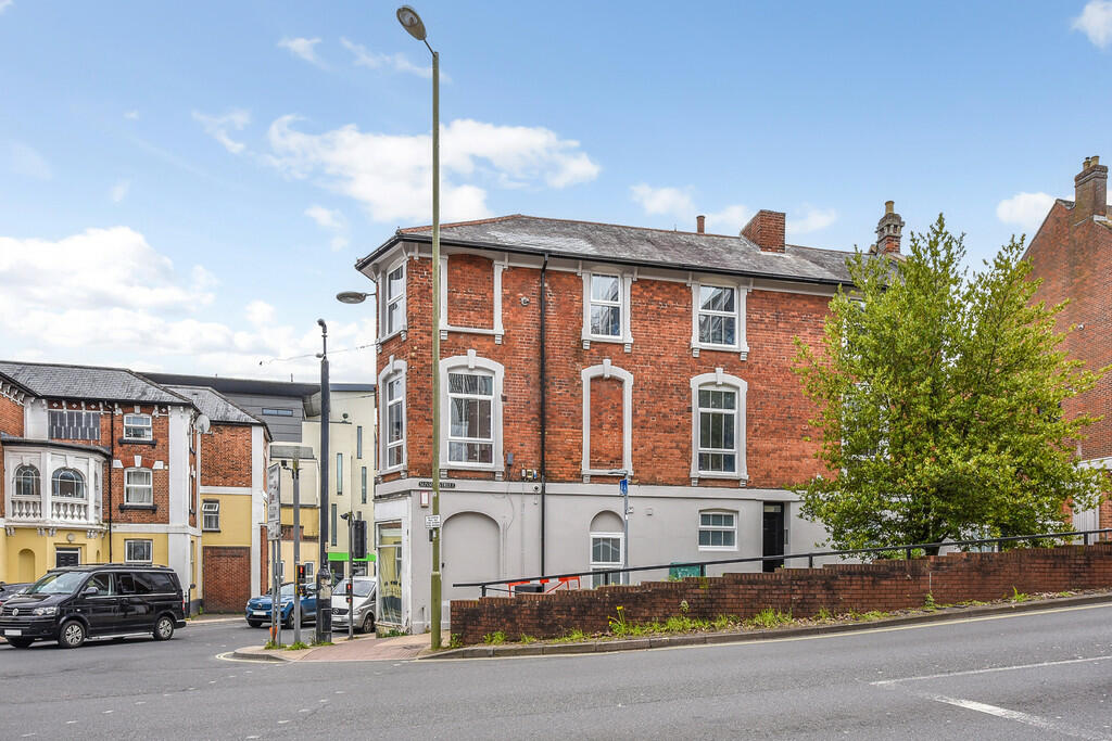 1 bed House Share for rent in Winchester. From Martin & Co - Winchester