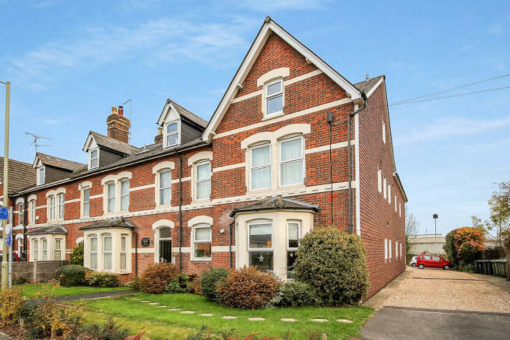 2 bed Apartment for rent in Alton. From Martin & Co - Winchester 2 bed Apartment for rent in Alton. From Martin & Co - Winchester