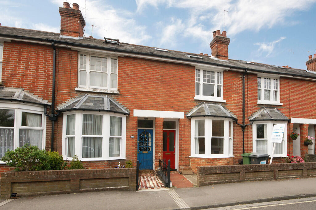 4 bed Mid Terraced House for rent in Winchester. From Martin & Co - Winchester