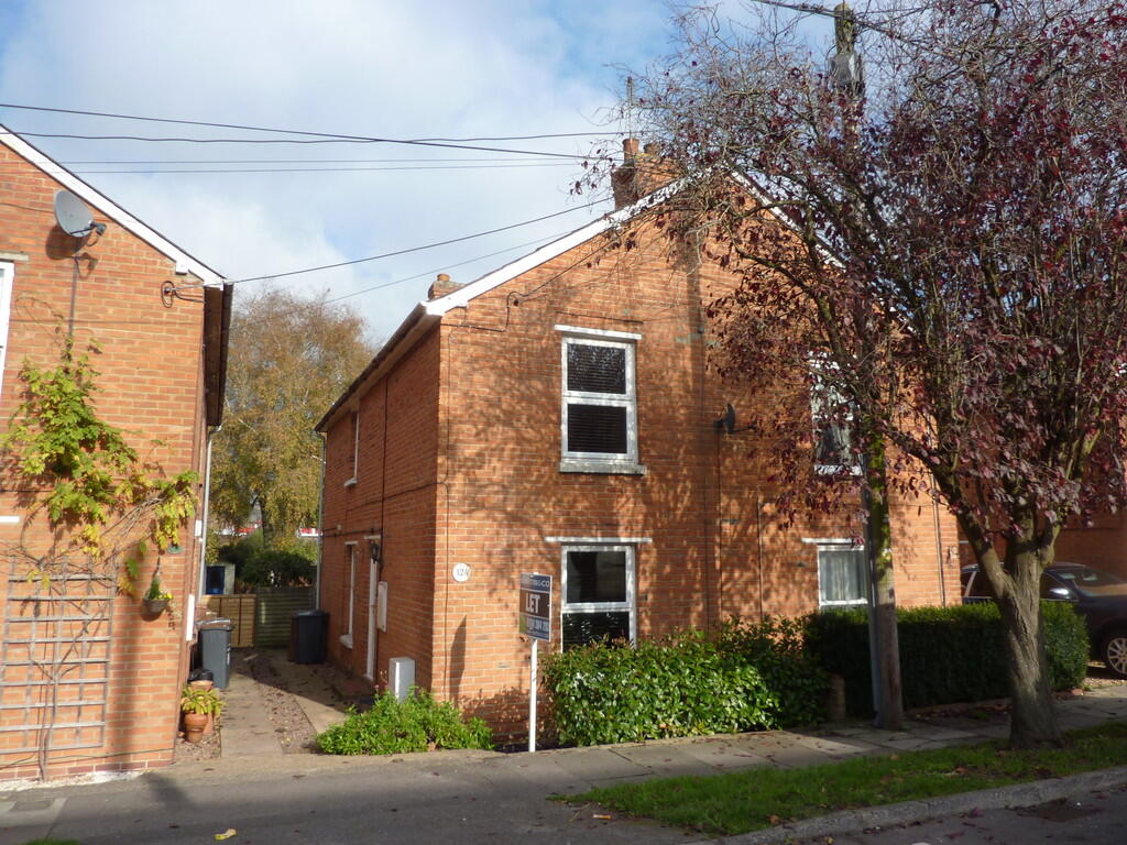 2 bed Semi Detached for rent in Charlton. From Martin & Co - Winchester
