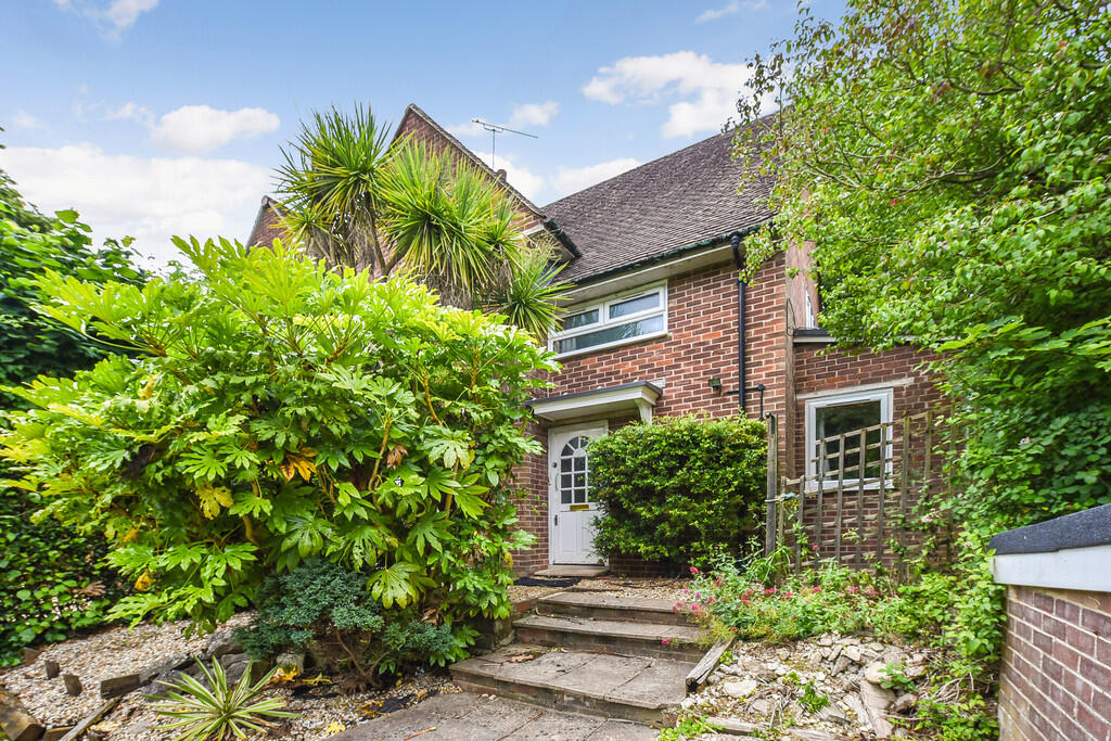 1 bed Semi Detached for rent in Harestock. From Martin & Co - Winchester