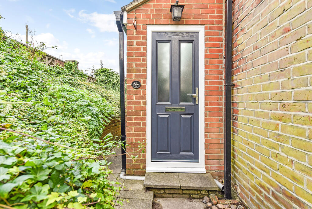 1 bed House Share for rent in Winchester. From Martin & Co - Winchester