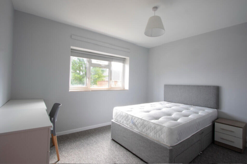 6 bed House Share for rent in Harestock. From Martin & Co - Winchester