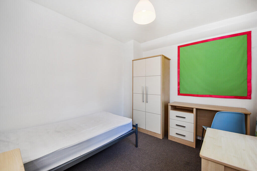 5 bed House Share for rent in Winchester. From Martin & Co - Winchester