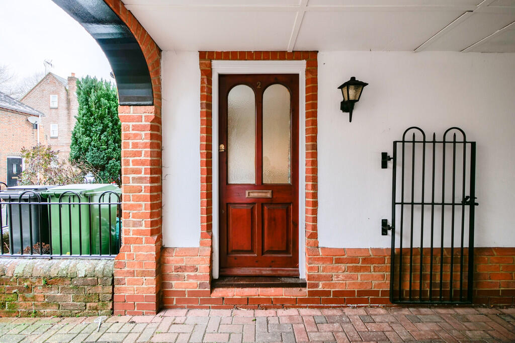 1 bed End of Terrace for rent in Winchester. From Martin & Co - Winchester