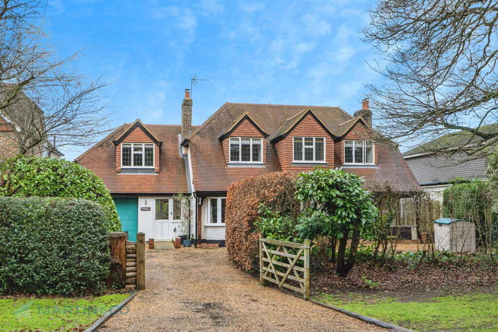 5 bed Detached for rent in Woking. From Martin & Co - Woking