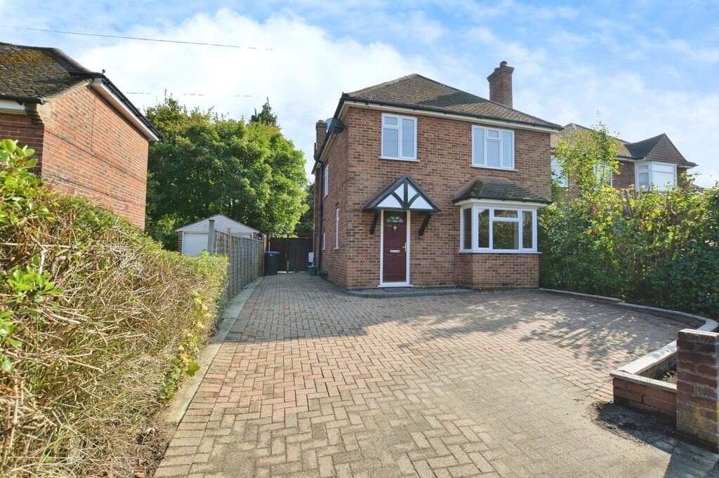 3 bed Detached for rent in Pyle Hill. From Martin & Co - Woking