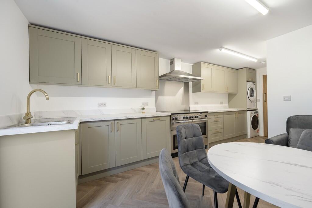 4 bed Studio for rent in Woking. From Martin & Co - Woking 4 bed Studio for rent in Woking. From Martin & Co - Woking