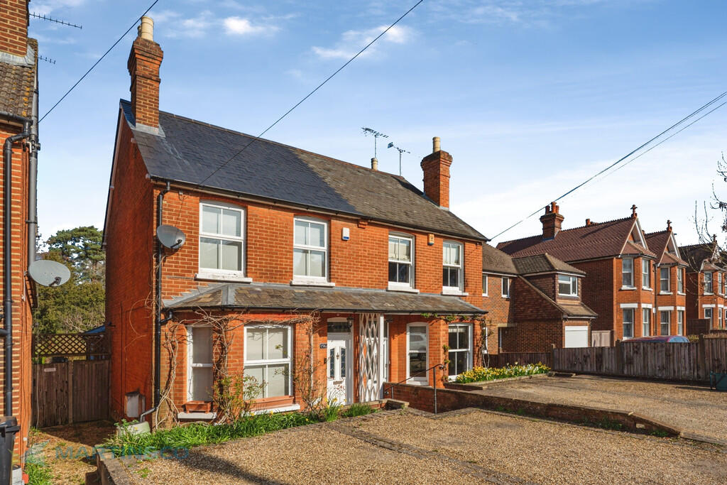 2 bed Semi Detached for rent in Brookwood. From Martin & Co - Woking 2 bed Semi Detached for rent in Brookwood. From Martin & Co - Woking
