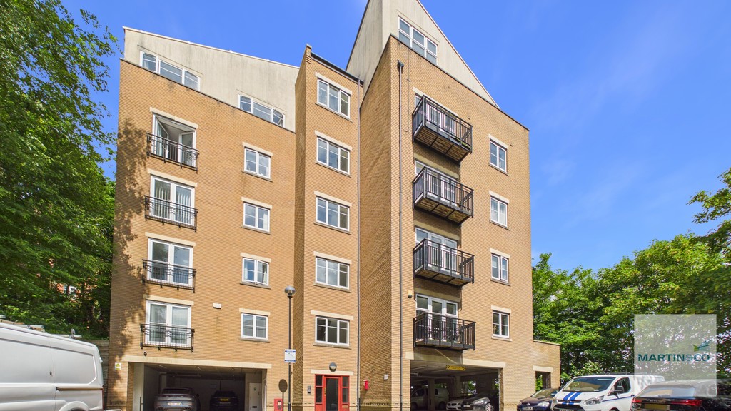 2 bed Penthouse for rent in Royal Sutton Coldfield. From Martin & Co - Sutton Coldfield