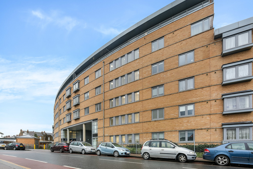 2 bed Apartment for rent in Waltham Forest. From Martin & Co - Wanstead