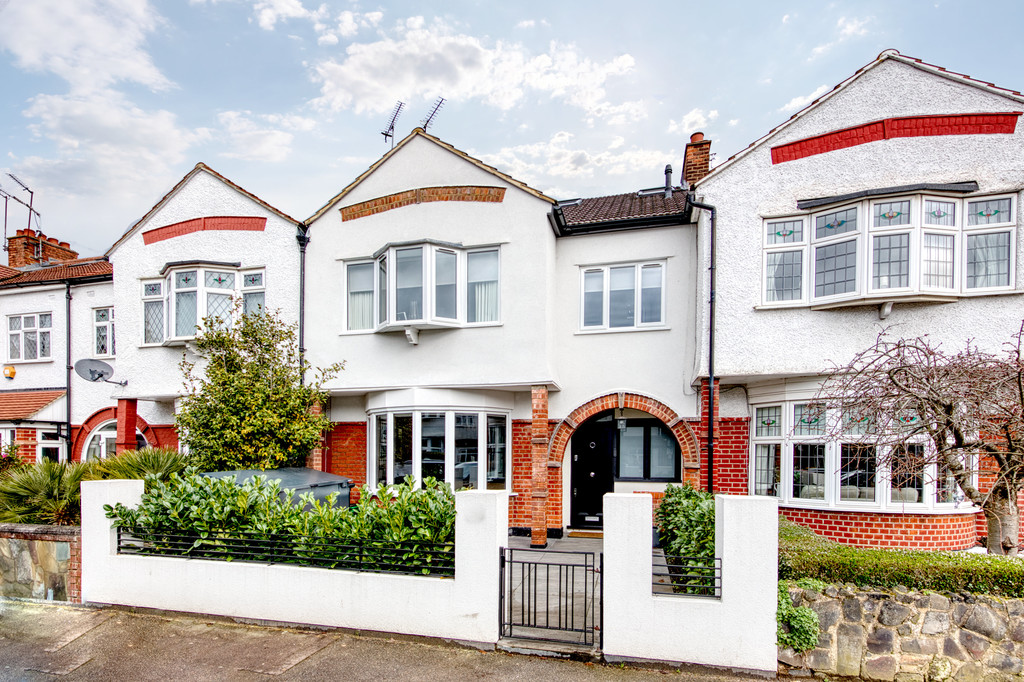 5 bed Mid Terraced House for rent in London. From Martin & Co - Wanstead